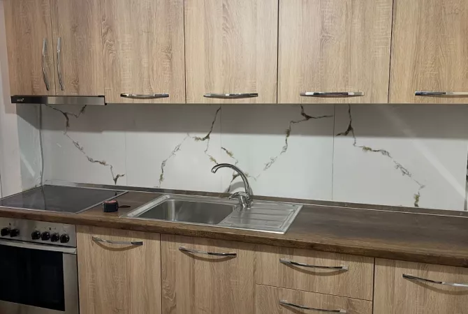 Shtepi me qera Apartament ne Tirane, 1+1, Mobilimi E mobiluar, Pagesa 50,000  Leke.