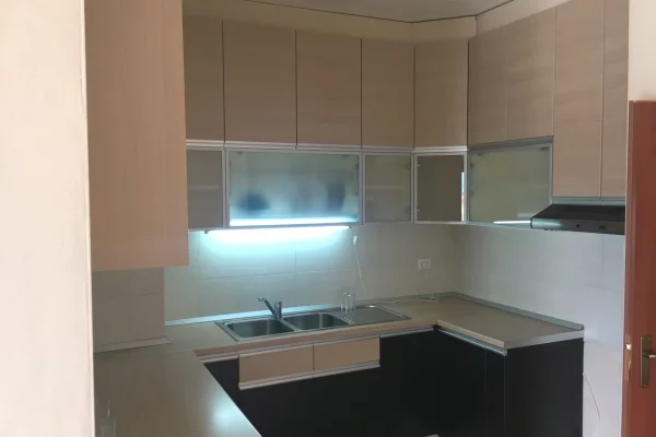 Appartamento in affitto a Tirana 2+1, Arredato