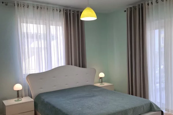 Shtepi me qera Apartament ne Tirane, 2+1, Mobilimi E mobiluar, Pagesa 700  Euro.
