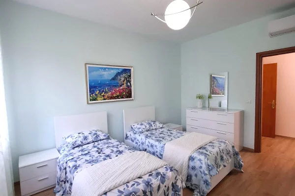 Shtepi me qera Apartament ne Tirane, 2+1, Mobilimi E mobiluar, Pagesa 800  Euro.