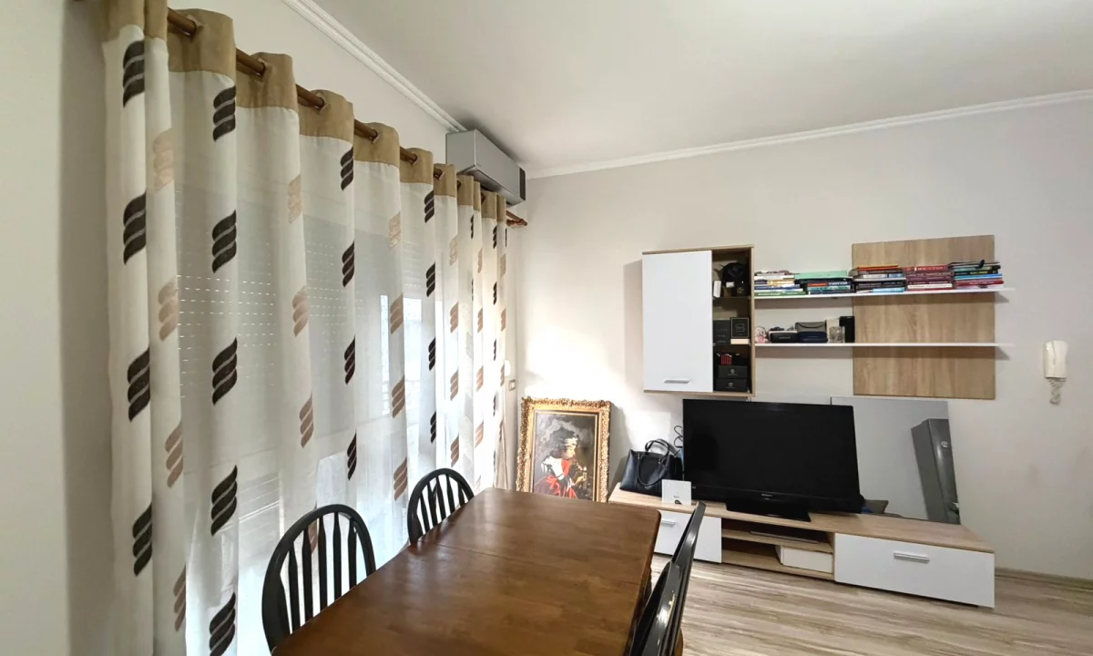 Shtepi ne shitje Apartament ne Tirane, 1+1, Mobilimi E mobiluar, Pagesa 130,000  Euro.