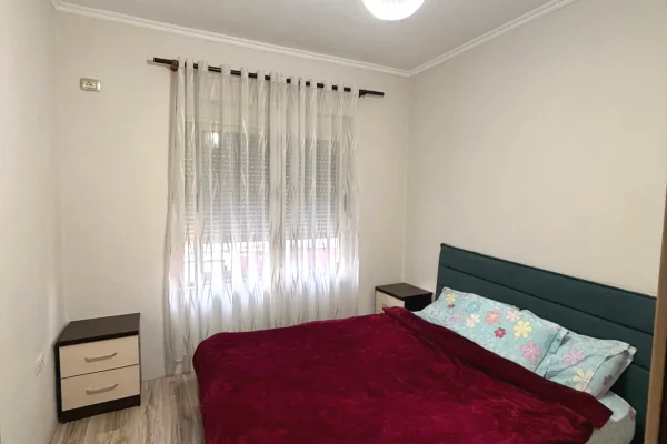 Shtepi ne shitje Apartament ne Tirane, 1+1, Mobilimi E mobiluar, Pagesa 130,000  Euro.