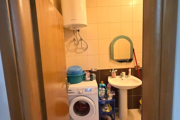 Shtepi ne shitje Apartament ne Tirane, 1+1, Mobilimi E mobiluar, Pagesa 130,000  Euro.