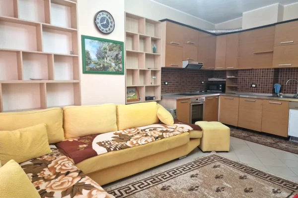 Shtepi me qera 2+1 ne Tirane - 42,000 Leke