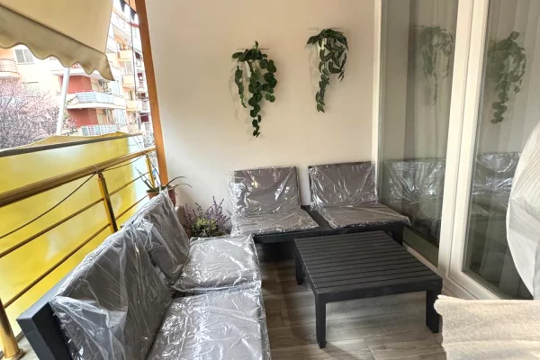 Shtepi me qera Apartament ne Tirane, 1+1, Mobilimi E mobiluar, Pagesa 80,000  Leke.