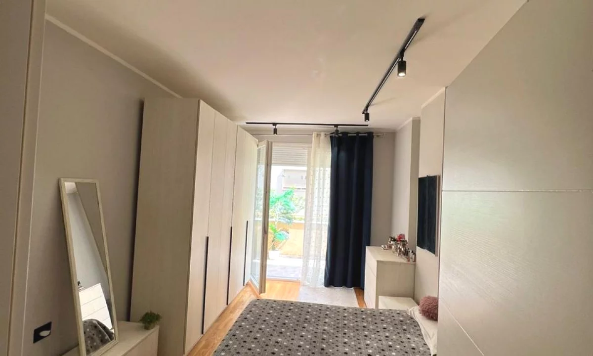 Shtepi me qera Apartament ne Tirane, 2+1, Mobilimi E mobiluar, Pagesa 1,000  Euro.
