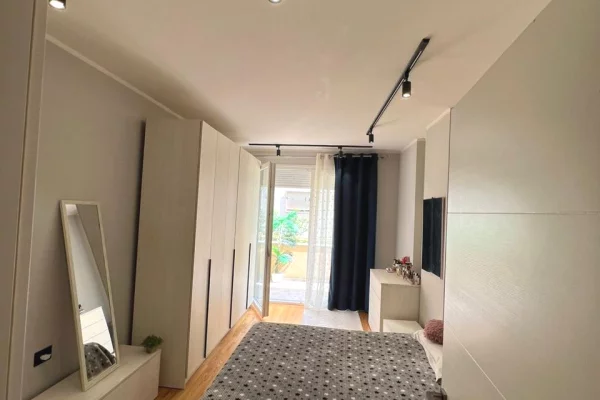 Qera apartament 2+1 tek kopshti botanik