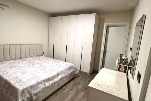 Shtepi me qera Apartament ne Tirane, 2+1, Mobilimi E mobiluar, Pagesa 1,000  Euro.