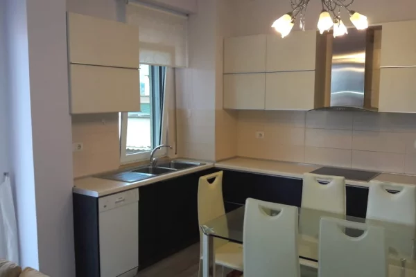 qera apartament 2+1 tek rruga peti