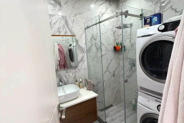 Shtepi ne shitje Apartament ne Tirane, 2+1, Mobilimi E mobiluar, Pagesa 207,000  Euro.
