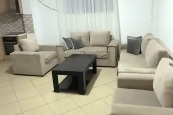 Shtepi me qera Apartament ne Tirane, 2+1, Mobilimi E mobiluar, Pagesa 45,000  Leke.