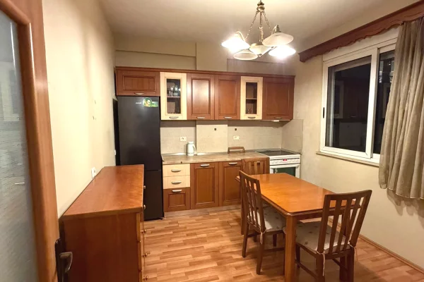 Shtepi me qera Apartament ne Tirane, 1+1, Mobilimi E mobiluar, Pagesa 50,000  Leke.