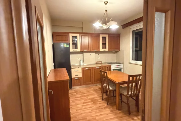 Shtepi me qera Apartament ne Tirane, 1+1, Mobilimi E mobiluar, Pagesa 50,000  Leke.