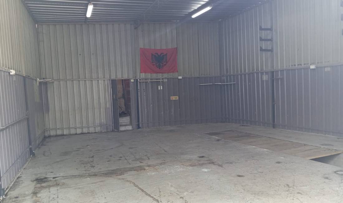 Jepet Ambient me Qera per servis makinash, Astir, ish Kastrati Unaza, Tirane - Sip 170 M2 !