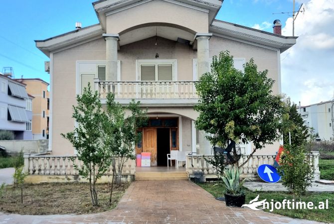 OKAZION! SHITET TOKE + 2 VILA NE ZONEN E KOMBINATIT