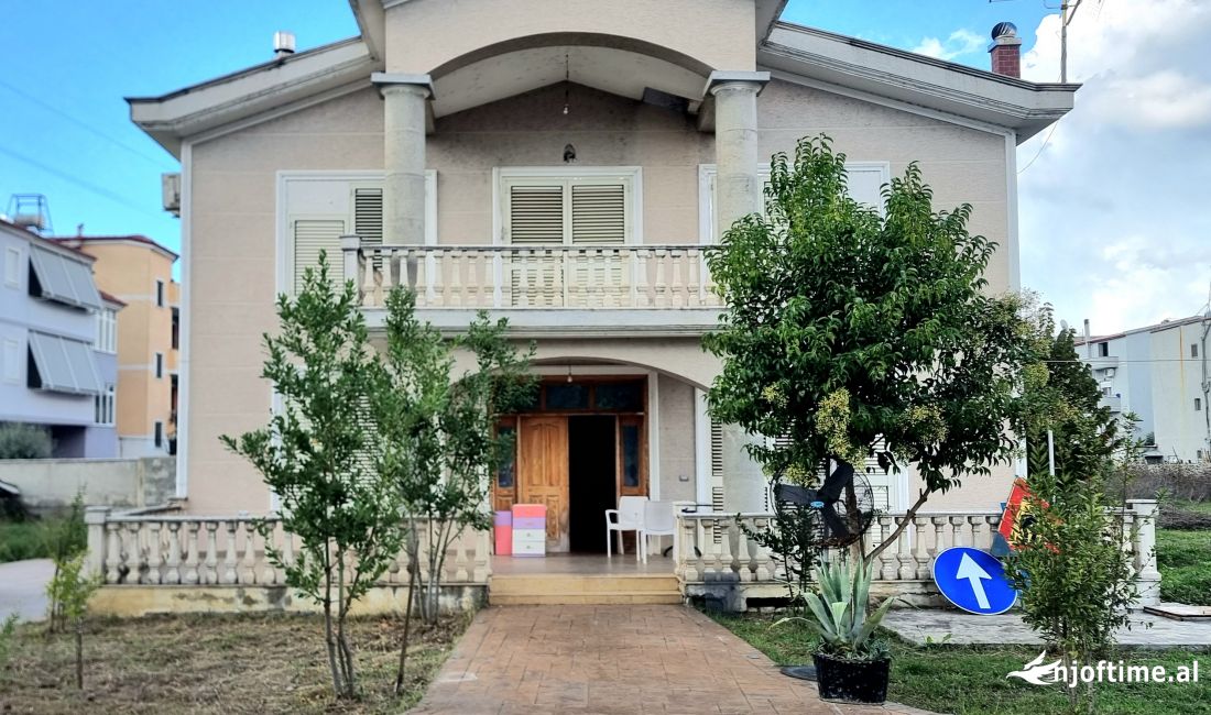 OKAZION! SHITET TOKE + 2 VILA NE ZONEN E KOMBINATIT