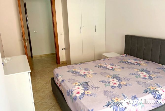 Shtepi me qera Apartament ne Tirane, 2+1, Mobilimi E mobiluar, Pagesa 450  Euro.