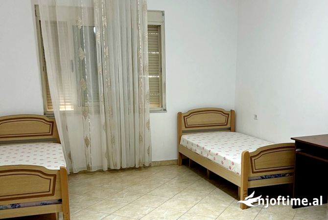 Shtepi me qera Apartament ne Tirane, 2+1, Mobilimi E mobiluar, Pagesa 450  Euro.