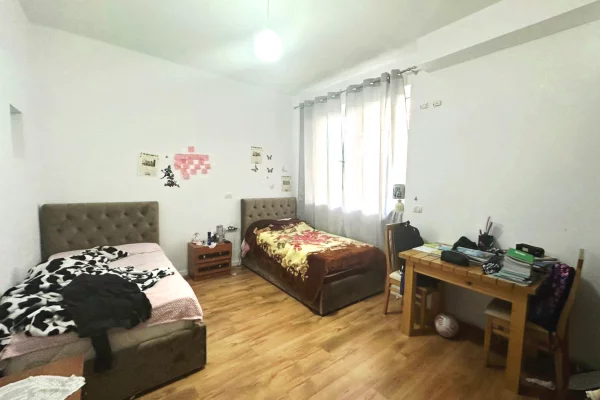 Shtepi ne shitje Apartament ne Sarande, 2+1, Mobilimi E mobiluar, Pagesa 93,000  Euro.