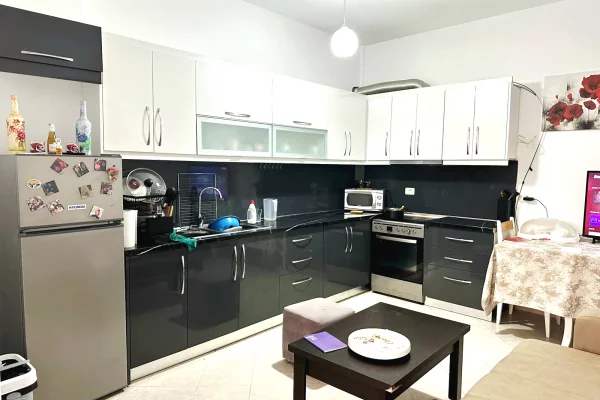 Shtepi ne shitje Apartament ne Sarande, 2+1, Mobilimi E mobiluar, Pagesa 93,000  Euro.