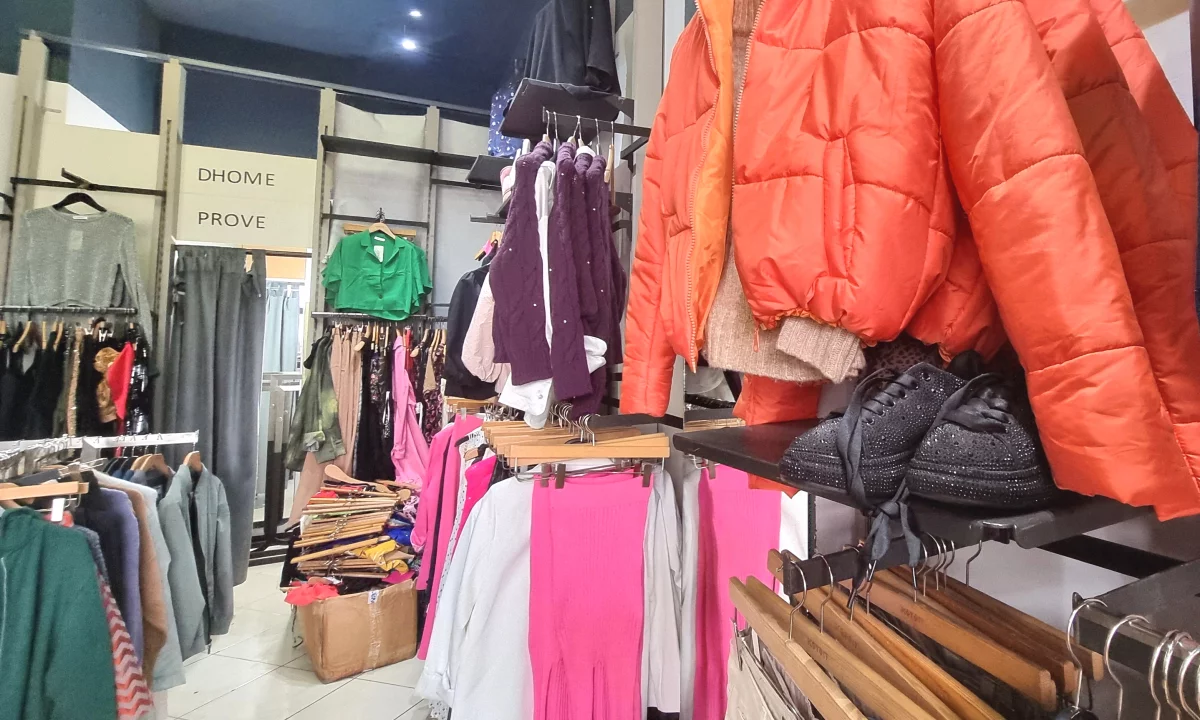 Okazion! SHITEN VESHJE TE REJA ME SHUMICE