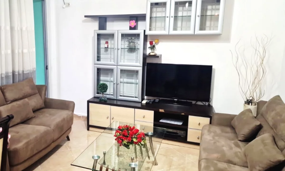 Shtepi me qera Apartament ne Tirane, 2+1, Mobilimi E mobiluar, Pagesa 45,000  Leke.