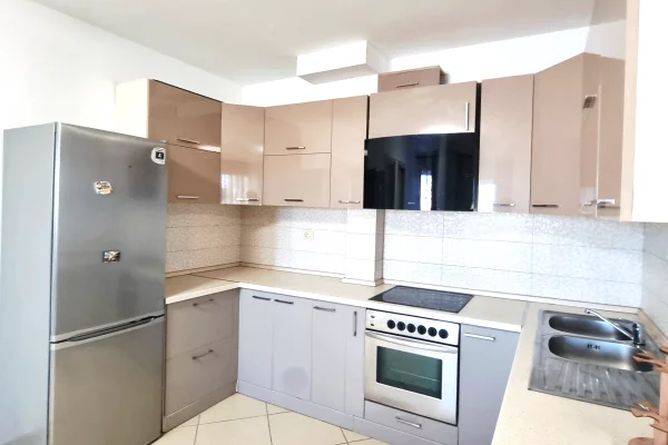 Shtepi me qera Apartament ne Tirane, 2+1, Mobilimi E mobiluar, Pagesa 55,000  Leke.