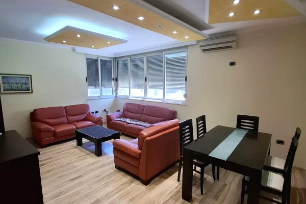 Shtepi me qera Apartament ne Tirane, 2+1, Mobilimi E mobiluar, Pagesa 85,000  Leke.