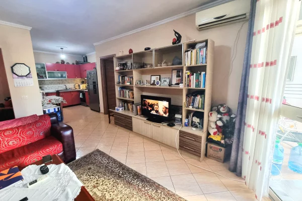 Shtepi ne shitje Apartament ne Tirane, 2+1, Mobilimi Pjeserisht e mobiluar, Pagesa 196,000  Euro.