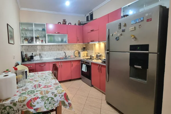 Shtepi ne shitje Apartament ne Tirane, 2+1, Mobilimi Pjeserisht e mobiluar, Pagesa 196,000  Euro.