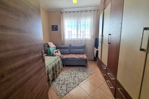 Shtepi ne shitje Apartament ne Tirane, 2+1, Mobilimi Pjeserisht e mobiluar, Pagesa 196,000  Euro.