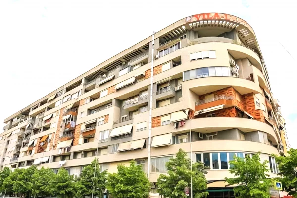 Ambiente Commerciale in Vendita 1+1 a Tirana - 209,000 Euro