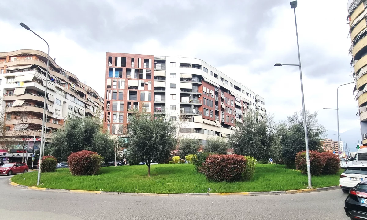 Shtepi ne shitje Apartament ne Tirane, 2+1, Mobilimi E mobiluar, Pagesa 204,000  Euro.