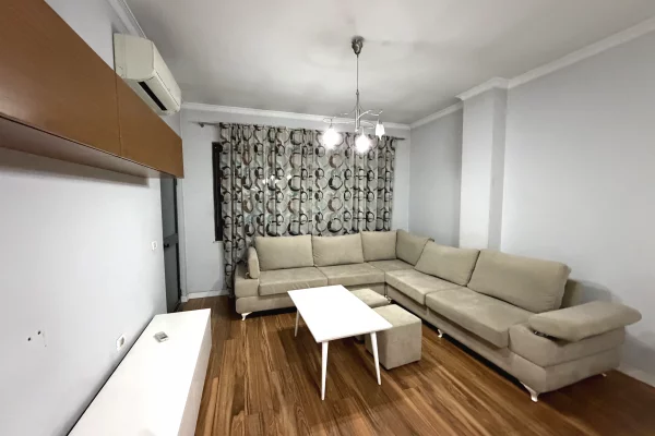 Shtepi me qera 2+1 ne Tirane - 53,000 Leke