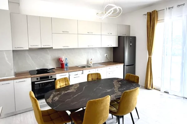 Shtepi me qera Apartament ne Tirane, 2+1, Mobilimi E mobiluar, Pagesa 75,000  Leke.