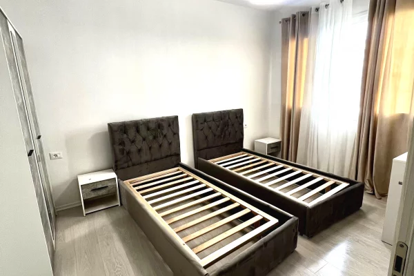 Shtepi me qera Apartament ne Tirane, 2+1, Mobilimi E mobiluar, Pagesa 75,000  Leke.