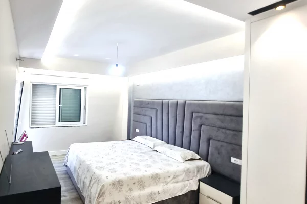 Shtepi ne shitje Apartament ne Tirane, 3+1, Mobilimi E mobiluar, Pagesa 205,000  Euro.