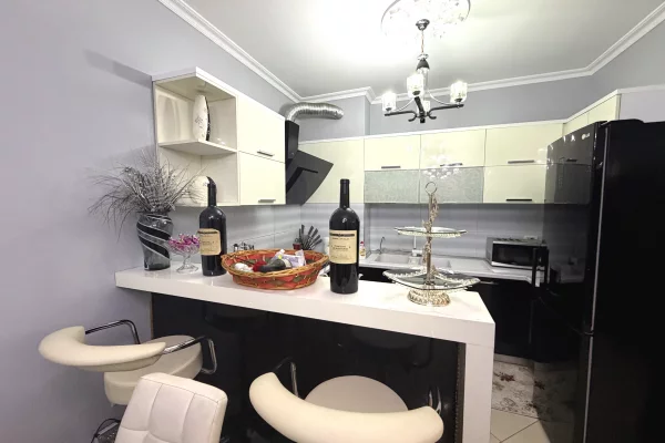Shtepi me qera Apartament ne Tirane, 2+1, Mobilimi E mobiluar, Pagesa 65,000  Leke.