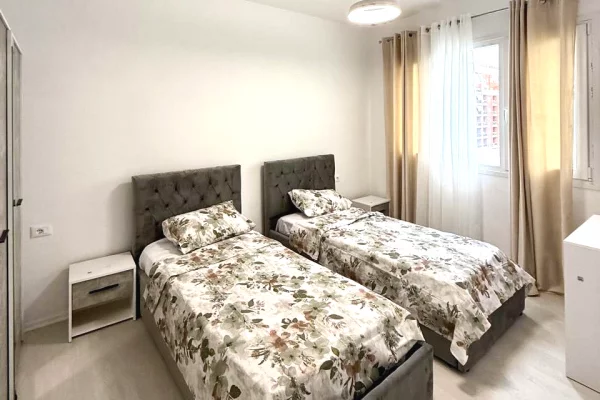 Shtepi me qera Apartament ne Tirane, 2+1, Mobilimi E mobiluar, Pagesa 70,000  Leke.