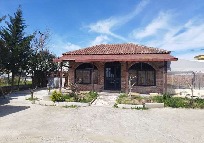 Ambient biznesi me qera 2+1 ne Tirane - 700 Euro