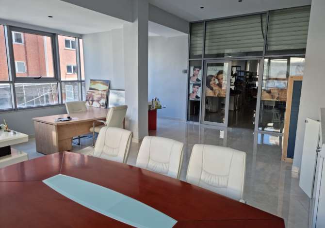 Ambient biznesi me qera 6+1 ne Tirane - 4,400 Euro