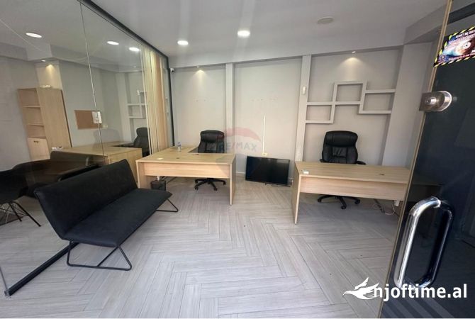 Business Property for Rent 3+1 in Tirana - 650 Euro