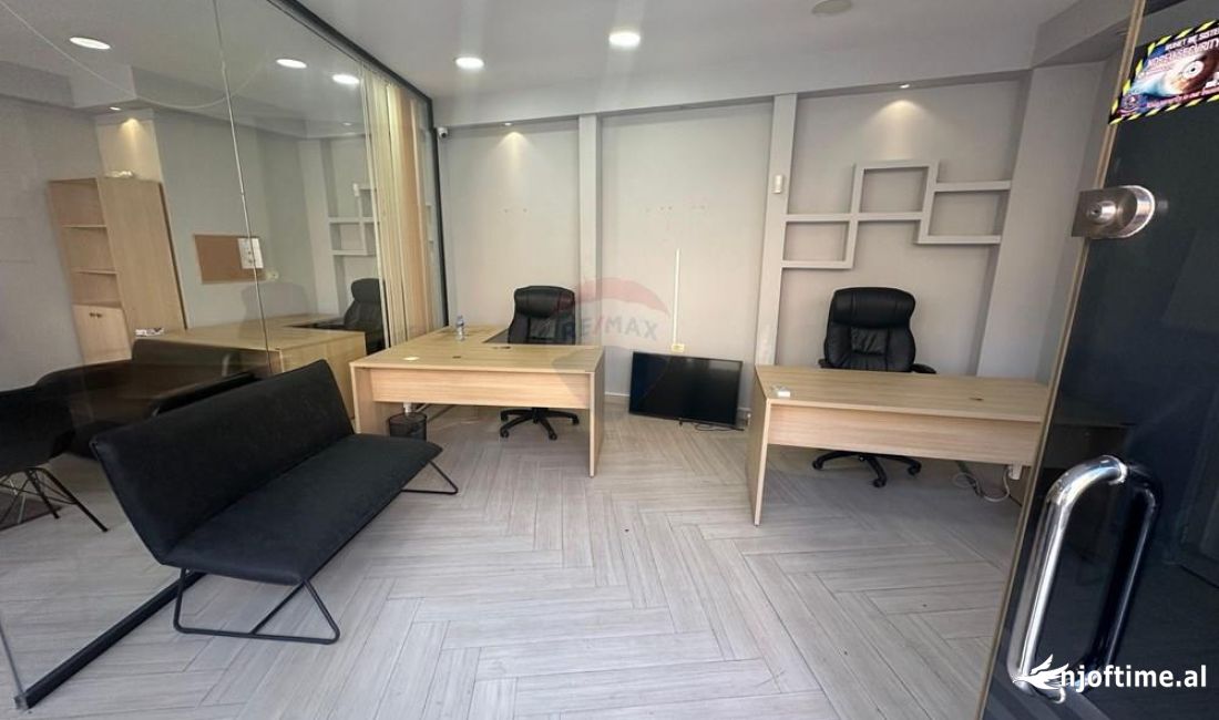 Ambient komercial per qira,Piazza qender!