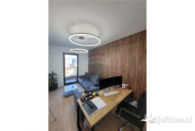 Ambiente Commerciale in Affitto 3+1 a Tirana - 650 Euro