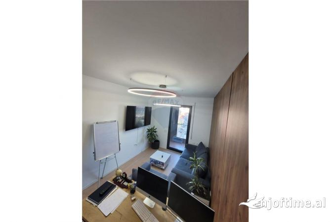 Ambiente Commerciale in Affitto 3+1 a Tirana - 650 Euro