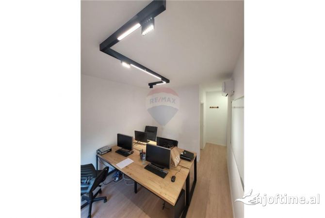 Ambiente Commerciale in Affitto 3+1 a Tirana - 650 Euro