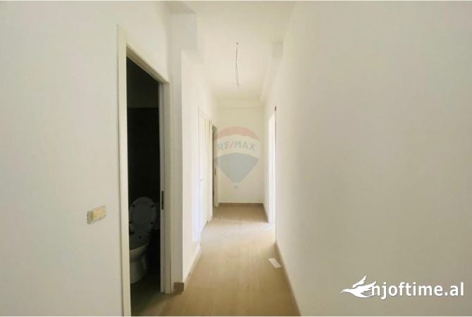 Shtepi ne shitje Apartament ne Tirane, 3+1, Mobilimi Bosh, pa mobiluar, Pagesa 195,000  Euro.