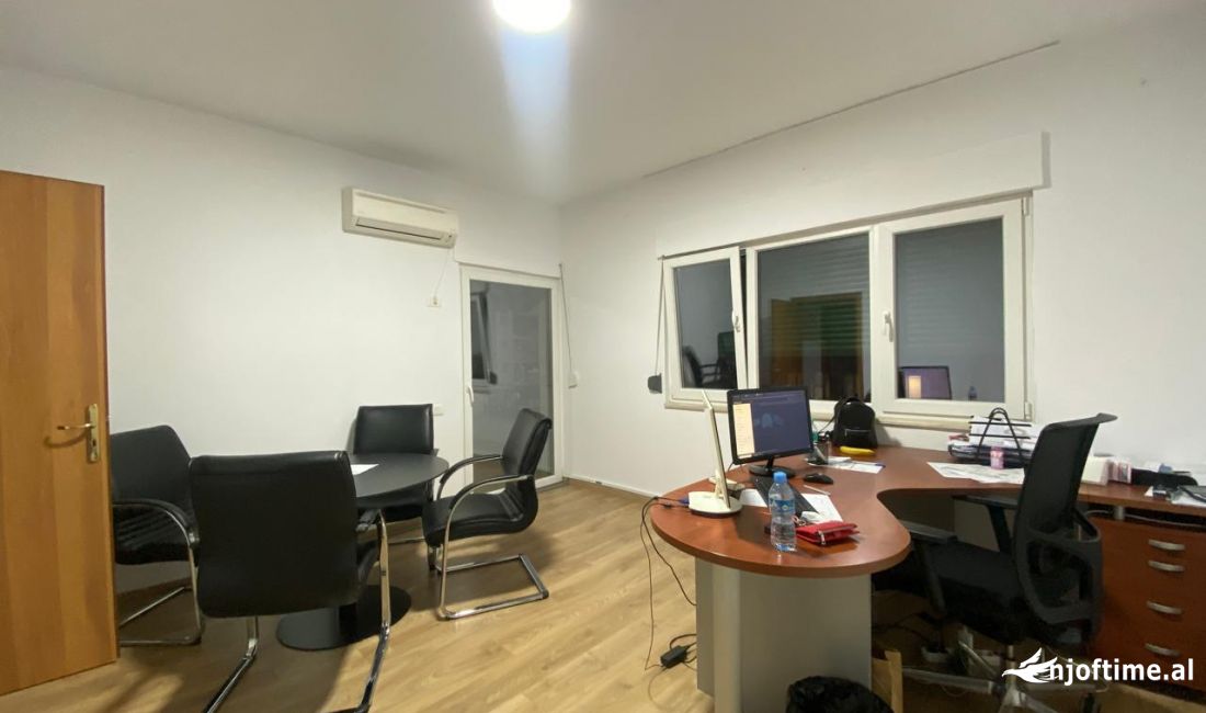 Ambient per zyra me qira, perballe Air Albania!