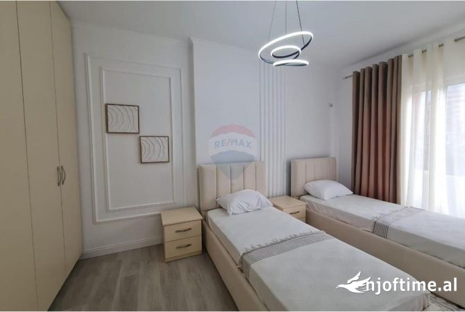 Shtepi ne shitje Apartament ne Tirane, 2+1, Mobilimi E mobiluar, Pagesa 138,000  Euro.