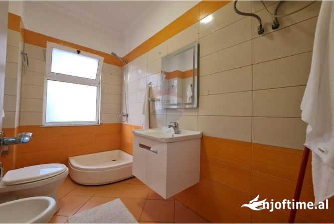 Shtepi ne shitje Apartament ne Tirane, 2+1, Mobilimi E mobiluar, Pagesa 138,000  Euro.